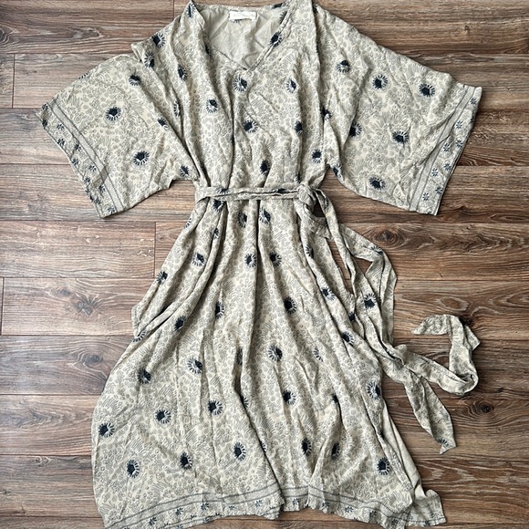 Natalie Martin Marin w/ Sash Vintage Flowers Quartz Dress with Pockets - Picture 4 of 7